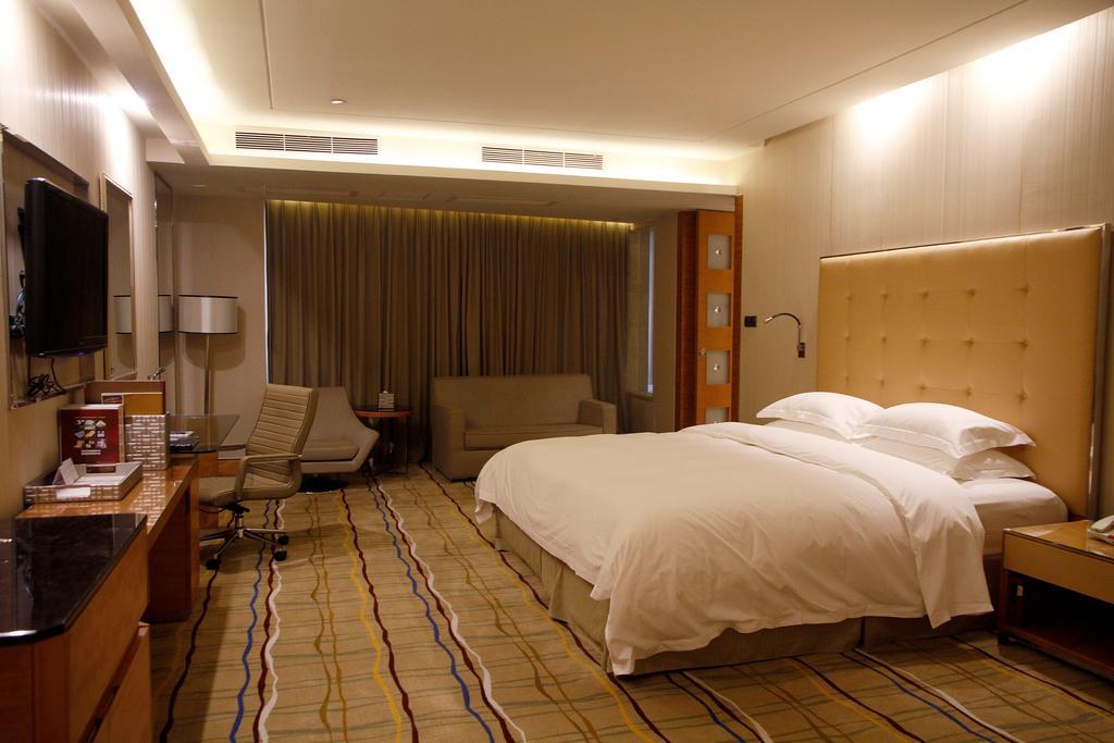 Zhongshan Lighting Era Hotel Exterior photo